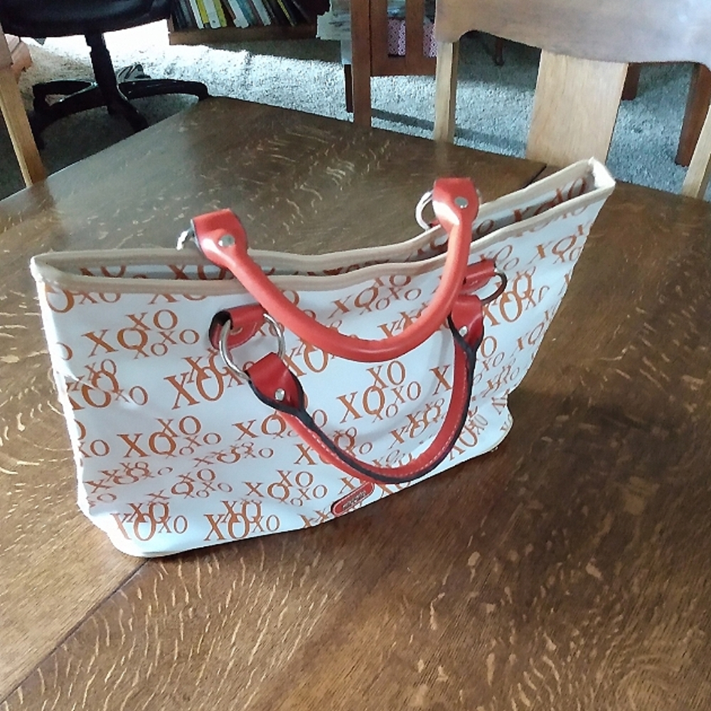 🆓🆓🆓 FREE Orange XOXO on White Tote